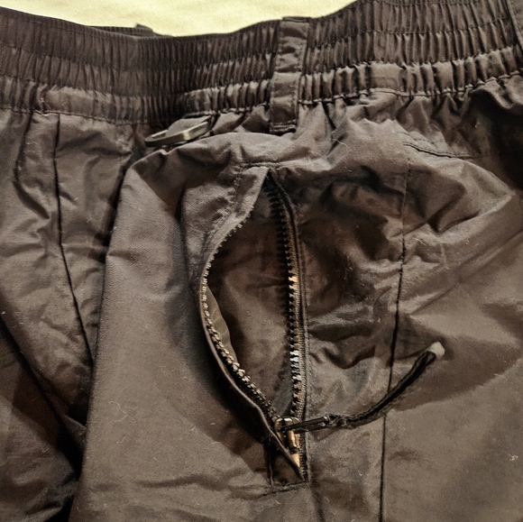 Young size 16 ,snow pants. Worn those one..Excellent condition - Picture 5 of 5